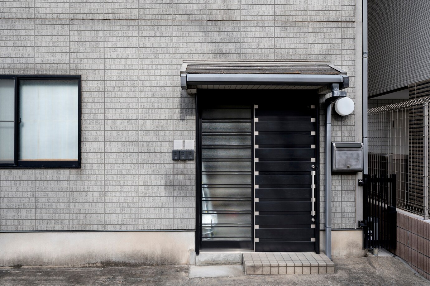 Automatic Shop Front Doors for Modern Businesses | K & D Shopfront and Shutters